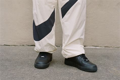 schwarze nike mit schaumstoff boden|Entdecke die besten schwarzen Sneaker.